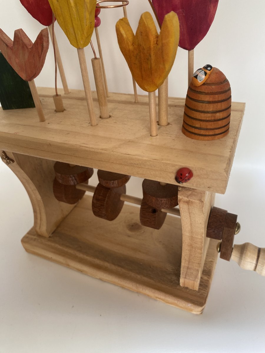 ABOVE THE AUTOMATON FLOWERS AND BEES.